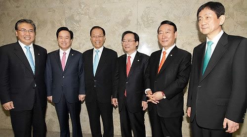 ▲ 6일 서울 여의도 국회에서 열리는 한나라당 원내대표 및 정책위의장 후보자 토론회에 앞서 후보자들이 사진촬영을 하고 있다. ⓒ연합뉴스