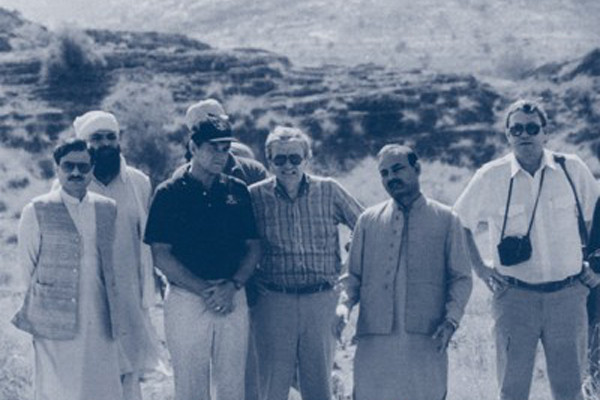 ▲ 소련에 맞서 싸우던 무자헤딘을 돕기 위해 파키스탄 ISI와 美CIA가 손을 잡은 적도 있다. 사진은 1987년 ISI와 CIA 간부들이 모여 찍은 기념사진.