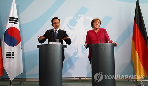 ▲ 이명박 대통령이 9일 오후(현지 시간) 독일 베를린 시내 총리공관에서 앙겔라 메르켈 독일 총리와 공동 기자회견을 하고 있다.ⓒ연합뉴스
