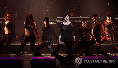 ▲ 뮤지컬 음악감독 박칼린이 9일 저녁 세종문화회관에서 '서울재즈페스티벌 2011'의 첫날 공연자로 나서 단독 콘서트를 열었다.  ⓒ 연합뉴스