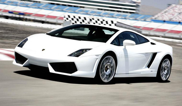 ▲ 람보르기니 가야르도. '미니 람보르기니'라고 하지만 배기량이 5,200cc에 달한다. 가격도 3억5,500만 원이다.