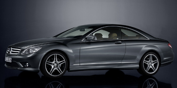 ▲ 메르세데스 벤츠 CL500. CL클래스 자체가 최고급 세단 S클래스를 베이스로 한 쿠페다. 뒤의 숫자 500은 5,000cc급 배기량임을 의미한다.