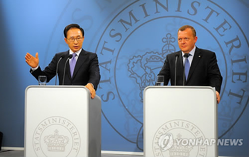 ▲ 이명박 대통령과 라스 루커 라스무슨 덴마크 총리가 12일 오후(현지 시간) 코펜하겐 총리실에서 공동 기자회견을 열고 있다.ⓒ연합뉴스