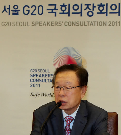 ▲ 박희태 국회의장이 12일 국회에서 열린 서울 G20(주요 20개국) 국회의장회의 세계대진출 간담회에서 G20 국회의장회의 성공개최에 대한 협조를 당부하고 있다. ⓒ연합뉴스