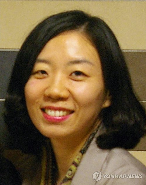 ▲ 국내 토종 회계학 박사 英대학 임용 (서울=연합뉴스) 외국 생활 경험이 거의 없는 순수 국내파 박사 과정생이 이번 학기 졸업과 동시에 영국 대학 교수로 가게 됐다. 18일 서울대에 따르면 경영대 회계학 박사 과정에 다니는 최선화(33.여)씨는 최근 영국 랭커스터 대학에서 교수 임용 확정 소식을 받았다. 사진은 최씨의 모습. 2011.5.18 << 최선화씨 제공 >>ⓒ