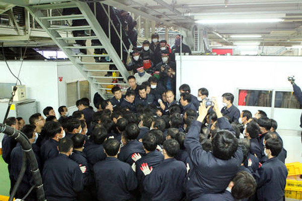 ▲ 2010년 현대차 울산공장을 점거한 비정규직 노조의 쟁의현장.