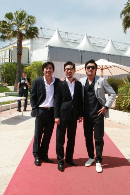 ▲ (왼쪽부터) 김윤석, 나홍진 감독, 하정우.ⓒN.O.A