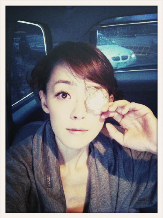 ▲ 김윤아가 바이러스성 신경마비로 안대를 착용하고 '위대한 탄생' 생방송에 출연한다.ⓒ김윤아미투데이