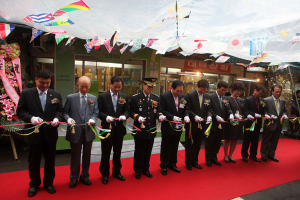 ▲ 전통시장 나들이 개막식을 열고 있는 신중부시장ⓒ노용헌기자