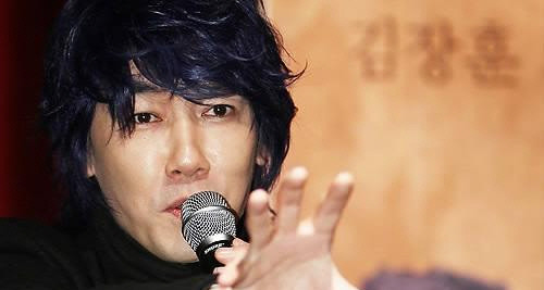 ▲ 가수 김장훈과 싸이가 대학축제 시즌을 맞아 반값 출연료로 등록금에 고민 중인 대학생들을 응원하고 있다. 김장훈은 지난 2일에는 카이스트 축제에 노 개런티로 출연하기도 했다.ⓒ연합뉴스