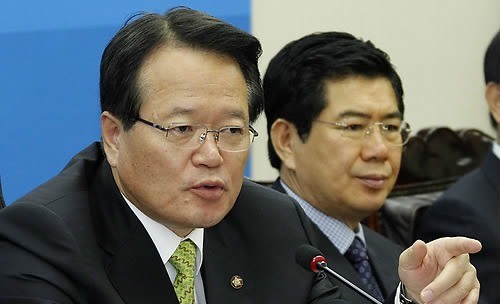 ▲ 한나라당 정의화 비상대책위원장이 23일 오전 영등포구 여의도동 한나라당 당사에서 열린 비상대책위원회의에서 모두발언을 하고 있다. ⓒ연합뉴스