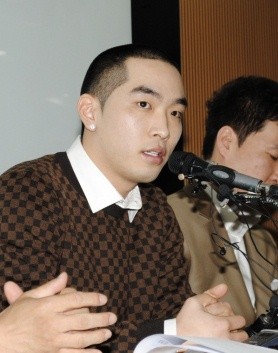 ▲ 크라운제이가 지난 3월 15일 기자회견을 통해 서준범의 주장을 조목조목 반박하고 있는 모습.   ⓒ 뉴데일리