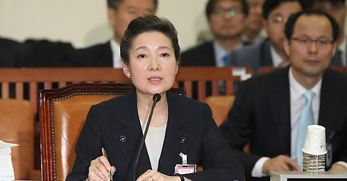 ▲ 유영숙 환경부 장관 내정자가 24일 국회 환경노동위원회에서 열린 인사청문회에서 의원들의 질의에 답변하고 있다. ⓒ연합뉴스