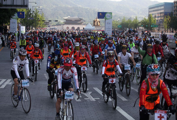 ▲ 힘차게 출발하고 있는 참가자들ⓒ노용헌기자