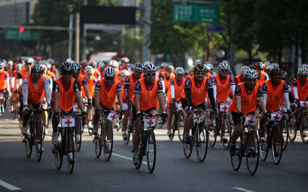 ▲ 자전거 의료진들ⓒ노용헌기자