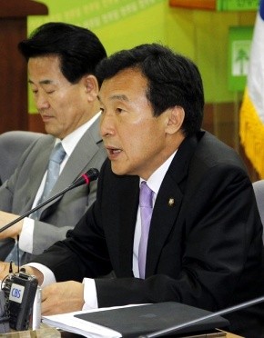 ▲ 손학규 민주당 대표가 30일 최고위원회의에서 "민생진보의 4대 과제를 반드시 완수하겠다"고 밝혔다. ⓒ 연합뉴스