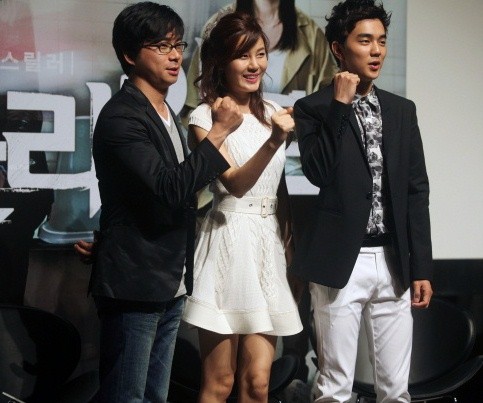 ▲ 1일 서울 서대문구 창천동 더 스테이지에서 열린 영화 '블라인드' 제작보고회에 참석한 안상훈 감독과 배우 김하늘·유승호.  ⓒ 노용헌 기자