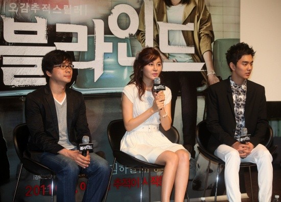 ▲ 1일 서울 서대문구 창천동 더 스테이지에서 열린 영화 '블라인드' 제작보고회에 참석한 안상훈 감독과 배우 김하늘·유승호.  ⓒ 노용헌 기자