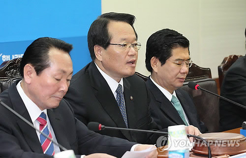 ▲ 정의화 한나라당 비상대책위원장(가운데)이 2일 오전 서울 여의도 당사에서 열린 비상대책위원회의에서 발언하고 있다. ⓒ