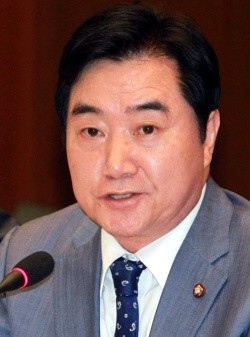 ▲ 이석현 민주당 의원은 2일 국정원이 20여명의 팀을 꾸려 박근혜 전 한나라당 대표를 사찰했다고 주장했다. ⓒ 연합뉴스