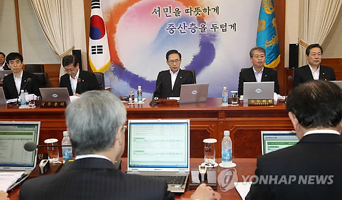 ▲ 김황식 국무총리가 3일 서울 세종로 정부중앙청사에서 열린 임시국무회의에서 인사말을 하고 있다.ⓒ연합뉴스