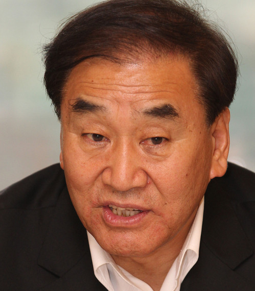 ▲ 이명박 대통령이 3일 오전 청와대에서 박근혜 전 한나라당 대표와 오찬 회동을 하며 이야기하고 있다. ⓒ연합뉴스