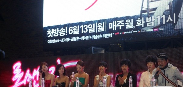 ▲ 3일 오후 서울 청담동 엘루이 호텔에서 열린 tvN 드라마 '로맨스가 필요해' 제작발표회에 참석한 이창한 감독이 취재진의 질문에 답변을 하고 있다.  ⓒ 노용헌 기자