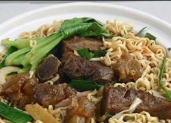 ▲ 암을 유발시키는 물질이 검출된 독라면.ⓒ온바오닷컴 캡처