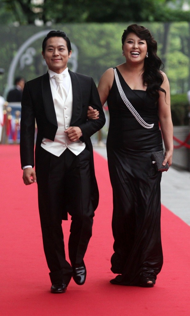 ▲ 레드카펫을 입장을 하고 있는 배우 임기홍과 홍지민.   ⓒ 노용헌 기자