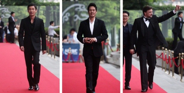 ▲ 레드카펫을 입장을 하고 있는 배우 조승우, 남경주, 브래드 리틀.  ⓒ 노용헌 기자