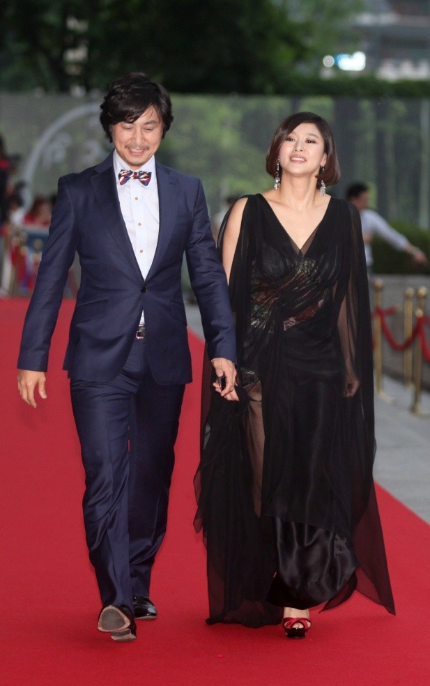 ▲ 나란히 레드카펫 입장을 하고 있는 배우 서범석과 예지원.   ⓒ 노용헌 기자