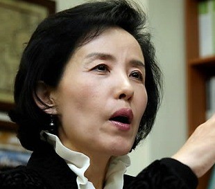 ▲ 박선영 정책위의장은 8일  박근혜 전 한나라당 대표의 동생 박지만씨에 대한 삼화저축은행 로비설이 제기된데 대해 “박지만씨는 국민 앞에 설명하는 것 정도로 그쳐선 안되고, 검찰에 스스로 출두해 국민적 의혹을 씻어내야 한다”고 말했다. ⓒ 연합뉴스