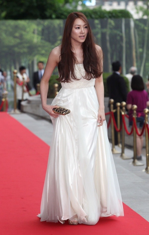 ▲ '제5회 더 뮤지컬 어워즈'에서 여우주연상을 수상한 뮤지컬 배우 차지연이 레드카펫 입장을 하고 있다.  ⓒ 노용헌 기자