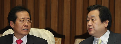 ▲ 한나라당 당권 후보인 홍준표 전 최고위원(좌)과 김무성 전 원내대표 ⓒ연합뉴스