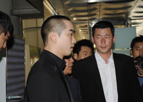 ▲ 공판을 마친 뒤 법원을 빠져 나오고 있는 크라운제이.  ⓒ 뉴데일리