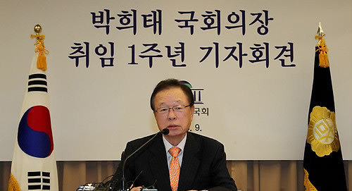 ▲ 박희태 국회의장이 9일 국회에서 취임 1주년 기자회견을 하고 있다. ⓒ연합뉴스