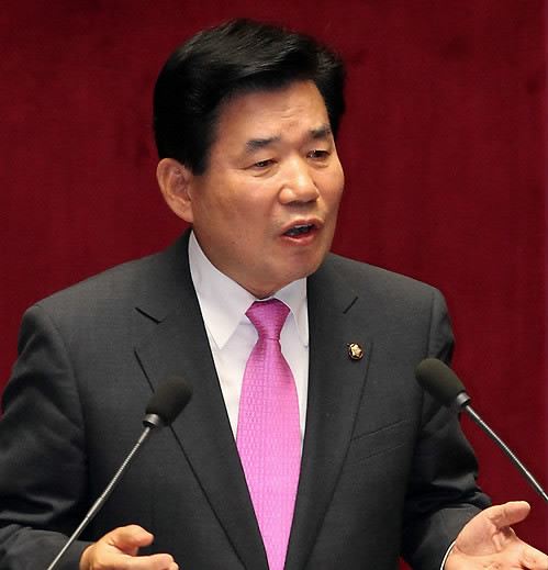 ▲ 김진표 민주당 원내대표는 12일 박근혜 전 한나라당 대표를 향해 "정치인이 전면에 나와야 한다"고 충고했다. ⓒ 연합뉴스