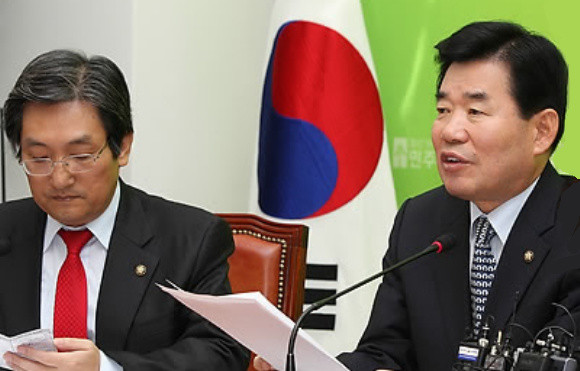 ▲ 민주당 김진표 원내대표가 14일 오전 국회에서 열린 원내대책회의에서 모두발언을 하고 있다. ⓒ 연합뉴스