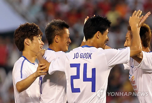 ▲ 박지성(30·맨체스터 유나이티드)과 20여 명의 아시아축구 스타들이 베트남을 밝게 빛냈다. ⓒ연합뉴스