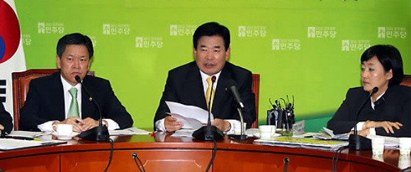 ▲ 민주당 김진표 원내대표가 16일 오전 국회 원내대표실에서 열린 고위정책회의에서 모두발언을 하고 있다. ⓒ 연합뉴스