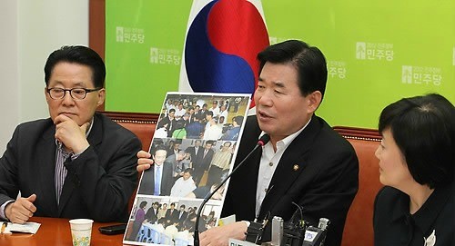 ▲ 지난 6일 민주당 김진표 원내대표가 한나라당 신지호 의원이 제기한 캄보디아 의혹에 대해 해명하고 있다. ⓒ연합뉴스