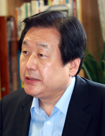 ▲ 김무성 한나라당 전 원내대표가 16일 7.4 전당대회 불출마를 선언하고 있다. ⓒ 연합뉴스