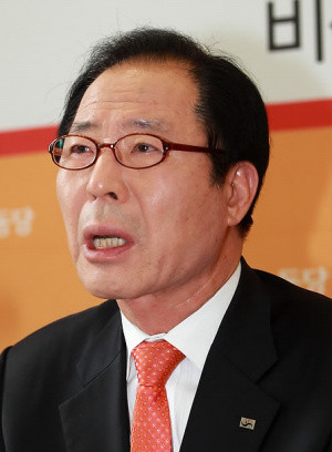 ▲ 민주노동당 권영길 원내대표가 22일 국회에서 기자간담회를 열고 