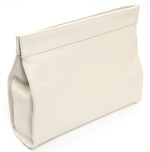 ▲ 비 오는날도 걱정 없는 클러치백