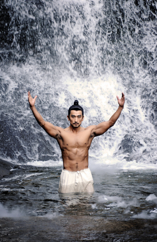 ▲ 드라마 '계백'을 위해 무사근육을 만든 차인표.ⓒMBC제공