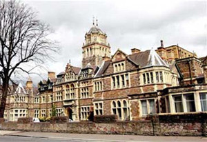 ▲ 비상벨 아닌 탬버린을 병실에 비치한 엽기 병원.ⓒ프레스1 캡처