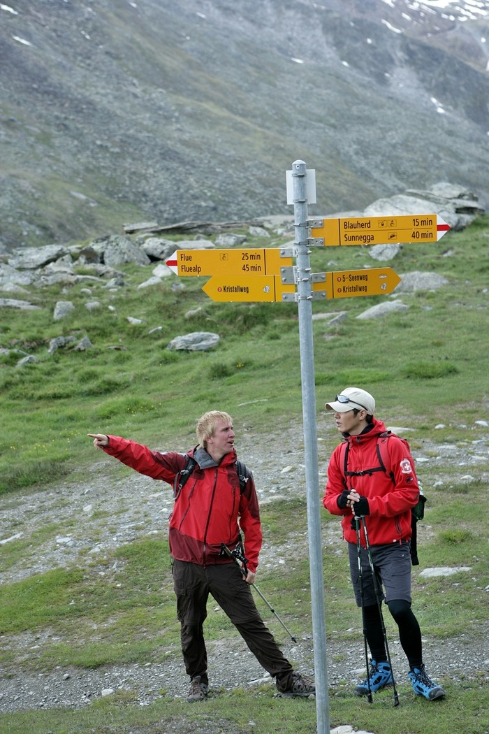 ▲ 하이킹 중 동행을 만난 윤상현.ⓒ스위스관광청
