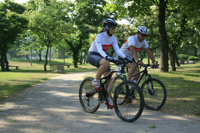 ▲ 중도 유원지 내에 자전거도로. 중도유원지 안에는 고인돌, 선사유적 등을 다양하게 관찰할 수 있고 생태탐방코스도 마련되어 있다. ⓒ뉴데일리
