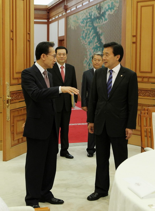 ▲ 이명박 대통령과 손학규 대표=입장ⓒ청와대