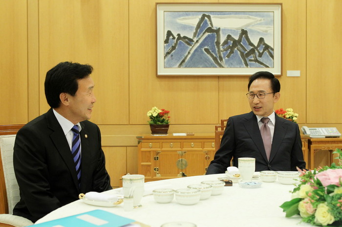 ▲ 이명박 대통령과 손학규 대표=동석ⓒ청와대